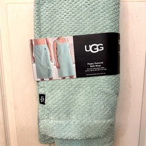 Ugg poppy textured bath robe.